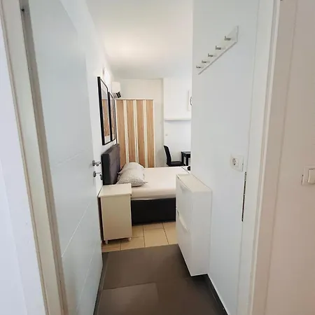 In The Center Of Apartman