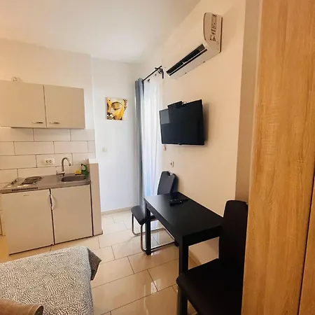 In The Center Of Apartman